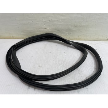 Recambio de goma contorno para skoda yeti active referencia OEM IAM 5L0867365  