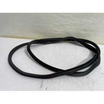 Recambio de goma contorno para skoda yeti active referencia OEM IAM 5L0867365  