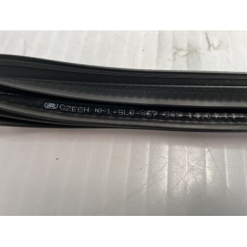 Recambio de goma contorno para skoda yeti active referencia OEM IAM 5L0867365  