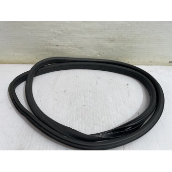 Recambio de goma contorno para skoda yeti active referencia OEM IAM 5L0867367  