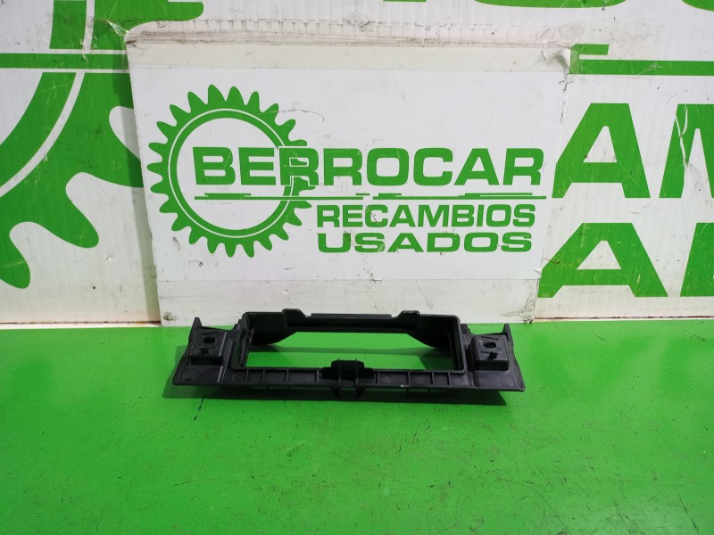 Recambio de moldura para renault kangoo profesional referencia OEM IAM 280382416R  