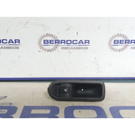 Recambio de mando elevalunas trasero izquierdo para renault megane ii classic berlina 1.5 dci diesel referencia OEM IAM 15601554