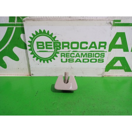 Recambio de soporte para renault kangoo profesional referencia OEM IAM 8200461898  