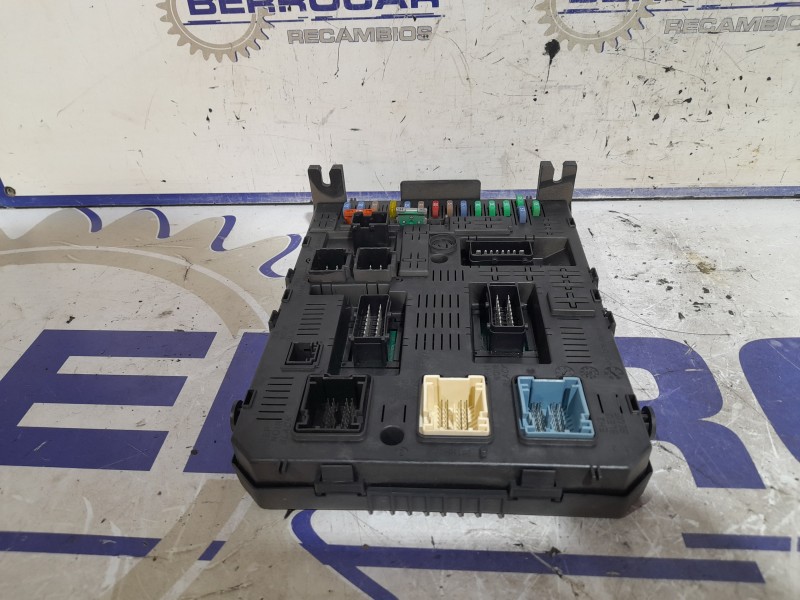 Recambio de caja reles / fusibles para peugeot 5008 2.0 blue-hdi fap referencia OEM IAM 281197595  