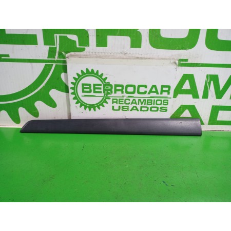 Recambio de moldura para renault kangoo profesional referencia OEM IAM 808211241R  
