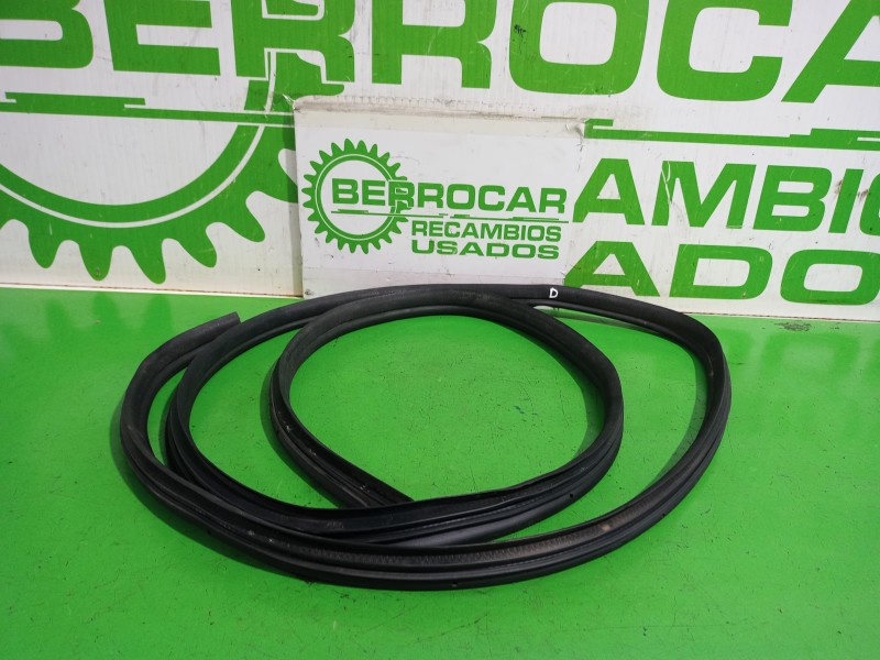 Recambio de goma contorno para renault kangoo profesional referencia OEM IAM 8200425627  