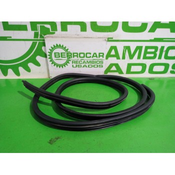 Recambio de goma contorno para renault kangoo profesional referencia OEM IAM 8200425627  