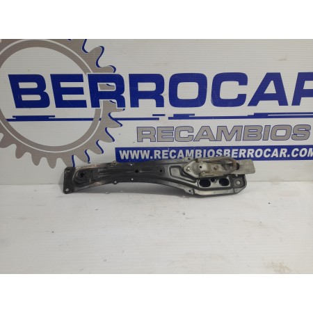 Recambio de travesaño inferior para toyota corolla (e15) 2.0 turbodiesel cat referencia OEM IAM 16043517  