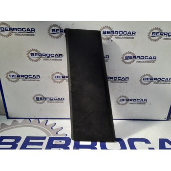 Recambio de moldura lateral para land rover discovery referencia OEM IAM 632240032  