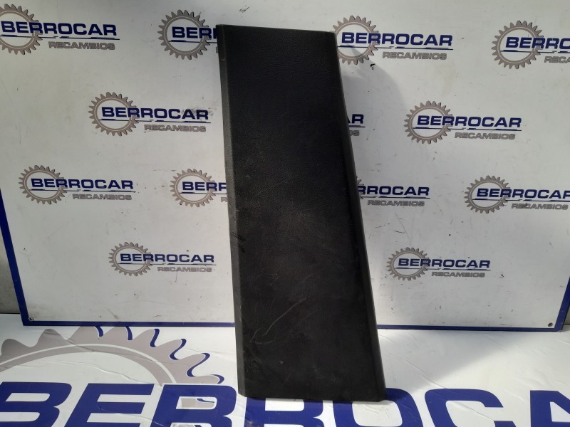 Recambio de moldura lateral para land rover discovery referencia OEM IAM 632240032  