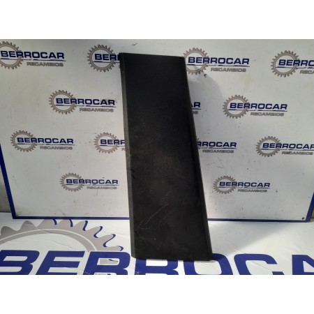 Recambio de moldura lateral para land rover discovery referencia OEM IAM 632240032  