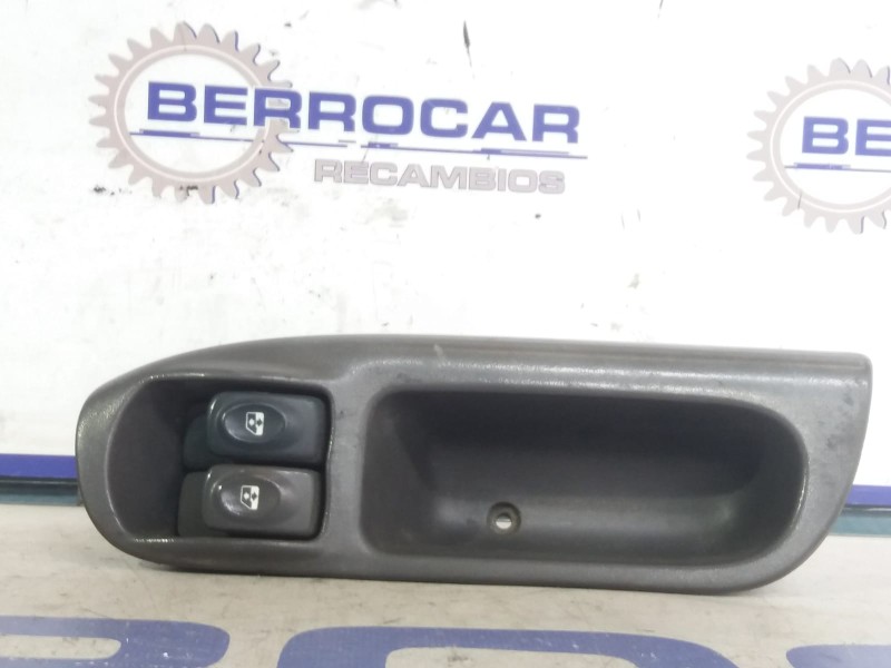 Recambio de mando elevalunas delantero izquierdo para renault scenic ii referencia OEM IAM 770043117  