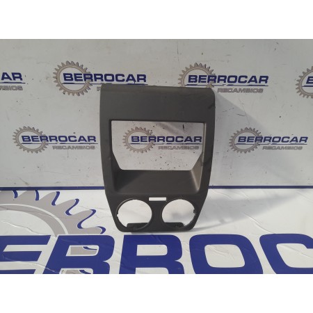 Recambio de moldura interior para land rover discovery referencia OEM IAM V500242  