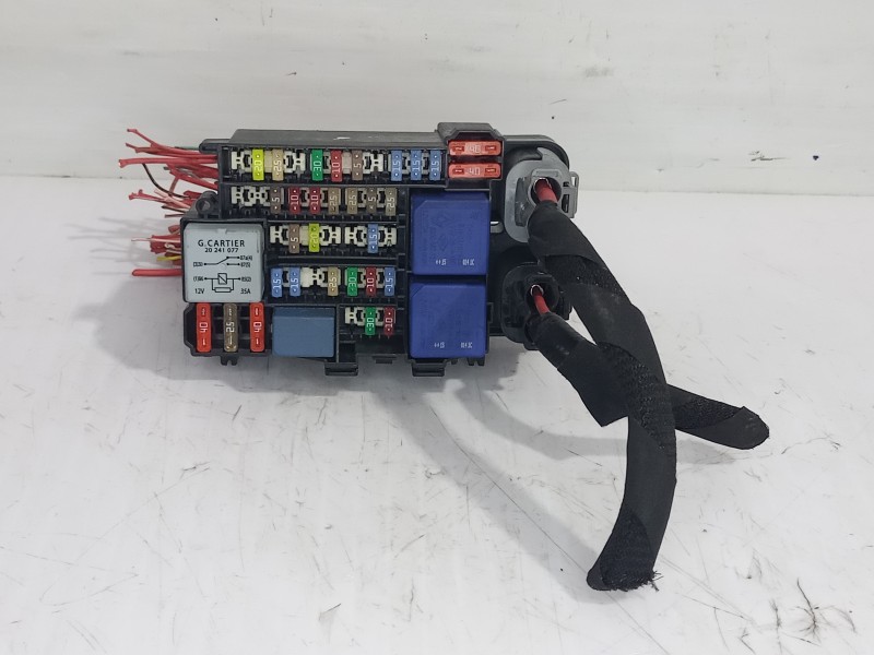 Recambio de caja reles / fusibles para renault scenic iii bose edition referencia OEM IAM 252360003R  