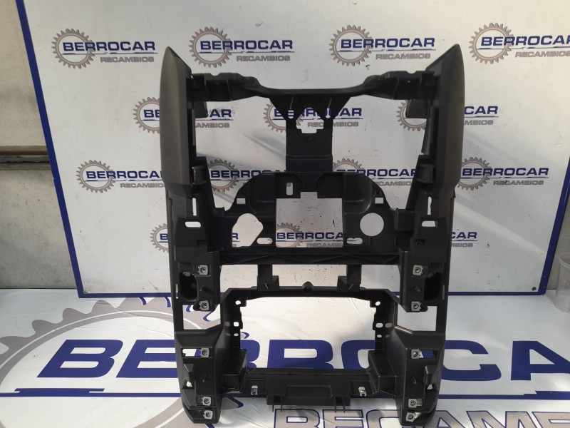 Recambio de moldura interior para land rover discovery referencia OEM IAM FCA000022XXX  