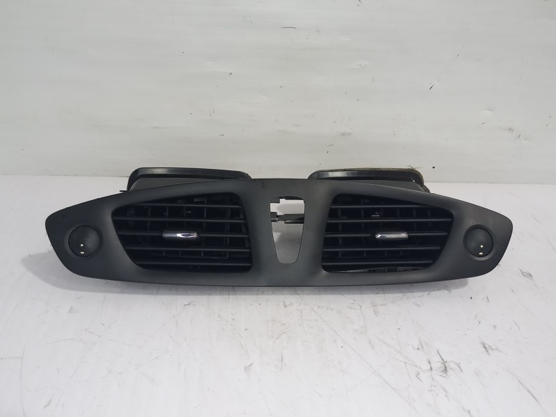 Recambio de rejilla aireadora para renault scenic iii bose edition referencia OEM IAM 682600031R  