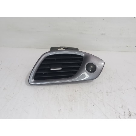 Recambio de rejilla aireadora para renault scenic iii bose edition referencia OEM IAM 687608069R  