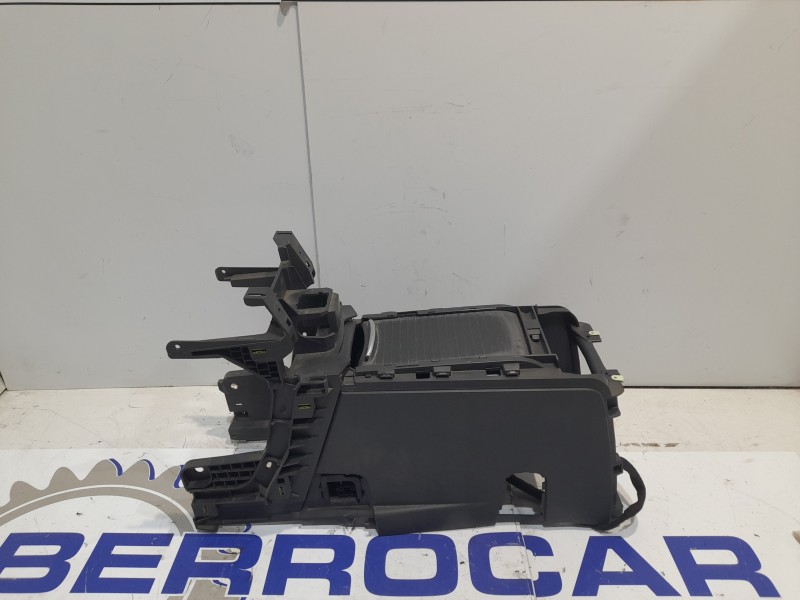 Recambio de apoyabrazos central para peugeot 5008 2.0 blue-hdi fap referencia OEM IAM 9686267677  