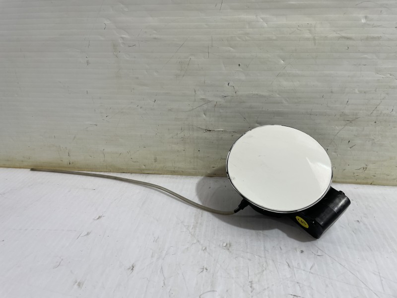 Recambio de tapa exterior combustible para skoda yeti active referencia OEM IAM 5L6809857  