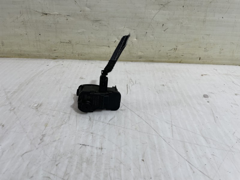 Recambio de motor tapa combustible para skoda yeti active referencia OEM IAM 7P0810773D  