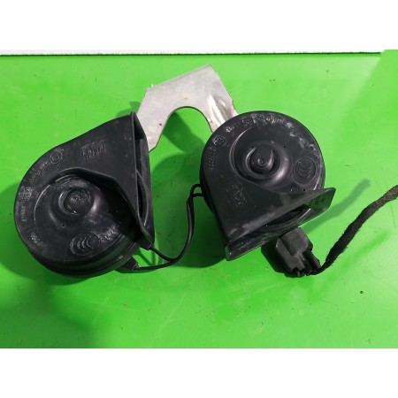 Recambio de claxon para opel insignia berlina 2.0 cdti cat referencia OEM IAM E30055306  