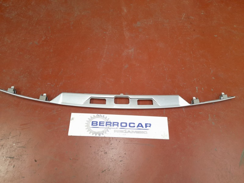 Recambio de molduras traseras para land rover evoque referencia OEM IAM CK1UA40406  