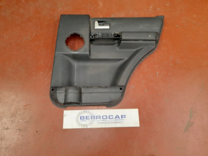 Recambio de guarnecido puerta trasera derecha para land rover discovery referencia OEM IAM DDC500081  