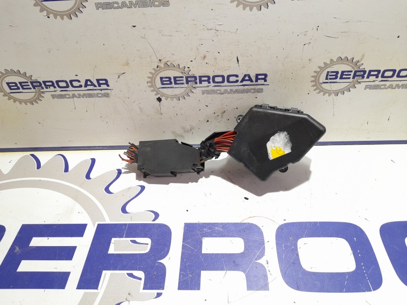 Recambio de caja reles / fusibles para seat exeo berlina (3r2) 2.0 tdi referencia OEM IAM 8D1941824  