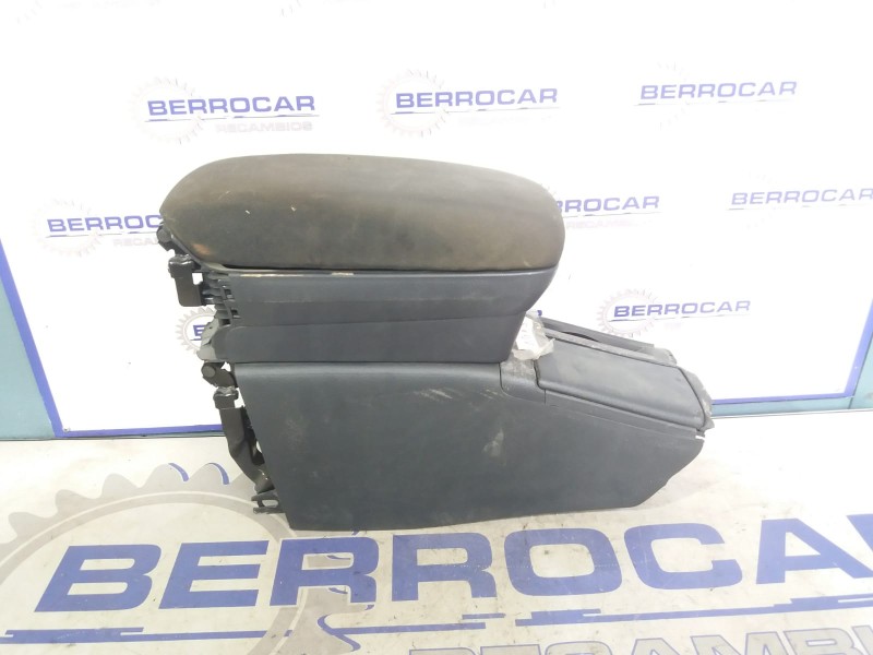 Recambio de apoyabrazos central para toyota avensis berlina (t25) 1.8 16v cat referencia OEM IAM 5891105070  