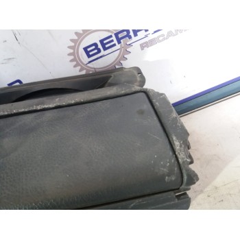 Recambio de apoyabrazos central para toyota avensis berlina (t25) 1.8 16v cat referencia OEM IAM 5891105070  