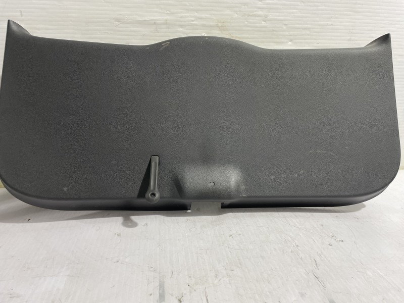 Recambio de guarnecido porton trasero para skoda yeti active referencia OEM IAM 5L6867975B  