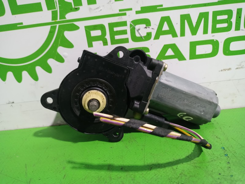 Recambio de motor elevalunas delantero derecho para ford fiesta (cbk) ambiente referencia OEM IAM 0130821939  