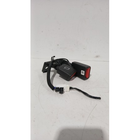 Recambio de enganche cinturon trasero derecho para hyundai i20 iii (bc3, bi3) 1.0 t-gdi referencia OEM IAM 898B0Q0000NNB  