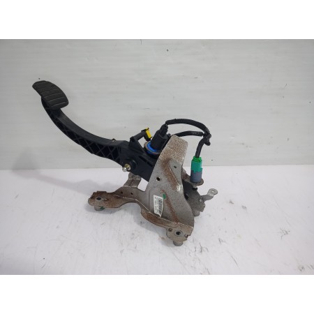 Recambio de pedal embrague para renault scenic iii bose edition referencia OEM IAM 465030038R  