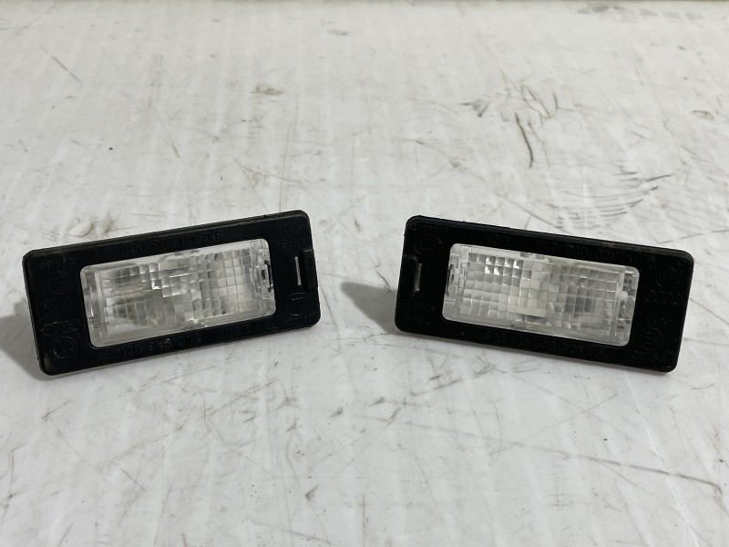 Recambio de piloto matricula para skoda yeti active referencia OEM IAM 5N0943021B  