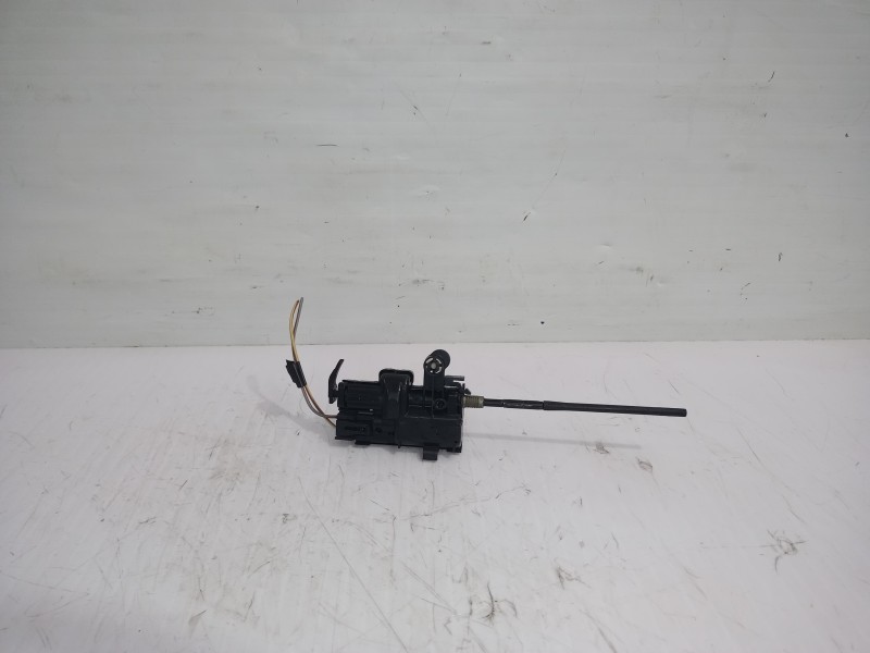 Recambio de motor tapa combustible para renault scenic iii bose edition referencia OEM IAM 8200312600D  