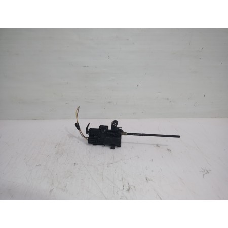 Recambio de motor tapa combustible para renault scenic iii bose edition referencia OEM IAM 8200312600D  