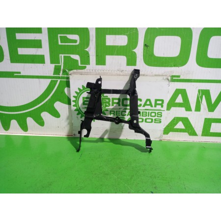 Recambio de moldura para renault kangoo profesional referencia OEM IAM 135024451R  