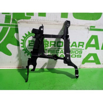 Recambio de moldura para renault kangoo profesional referencia OEM IAM 135024451R  