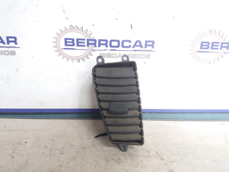 Recambio de rejilla aireadora para kia sorento 2.5 crdi cat referencia OEM IAM 974303E000  