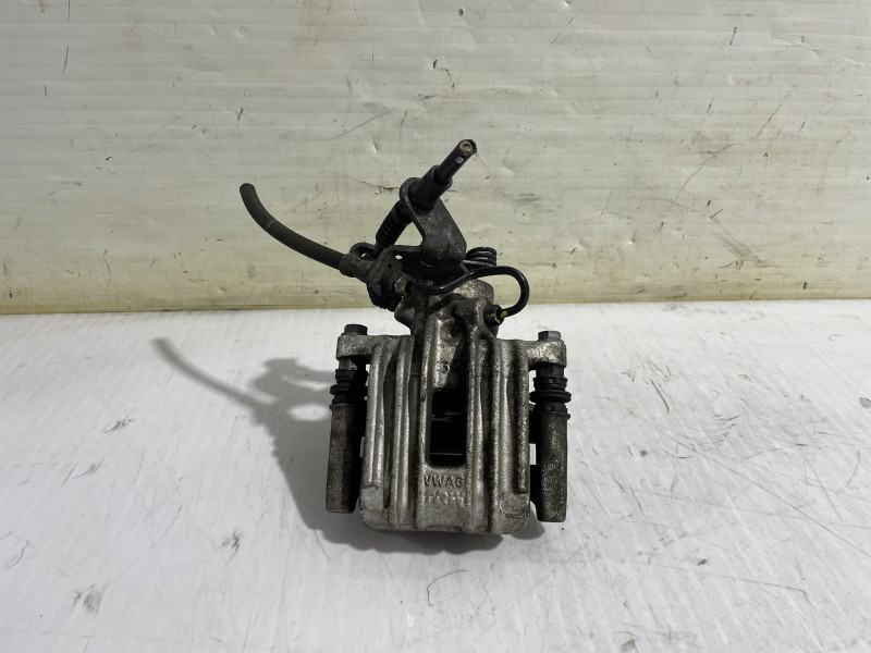 Recambio de pinza de freno trasera derecha para skoda yeti active referencia OEM IAM 5K0615424  