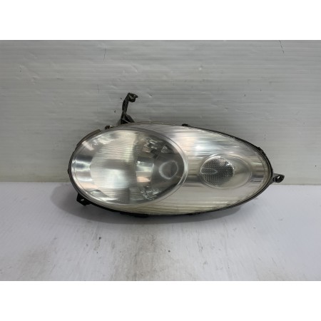 Recambio de faro derecho para nissan micra (k12e) acenta referencia OEM IAM 26010AX700  