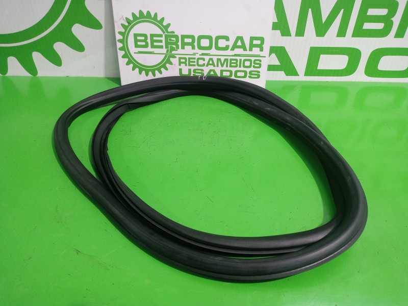 Recambio de goma contorno para opel insignia berlina 2.0 cdti cat referencia OEM IAM 22804656  