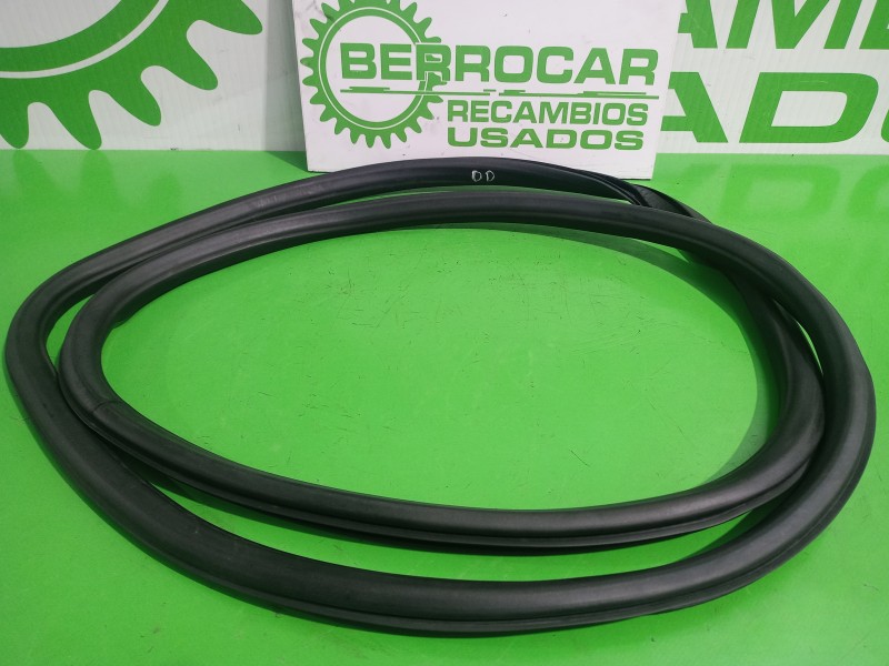 Recambio de goma contorno para opel insignia berlina 2.0 cdti cat referencia OEM IAM 22804656  