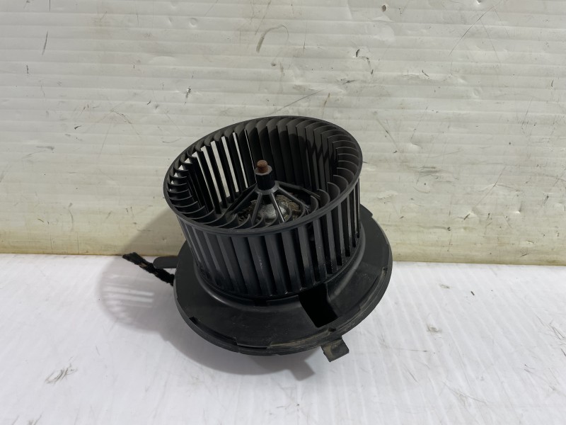 Recambio de motor calefaccion para skoda yeti active referencia OEM IAM 1K1819015E  