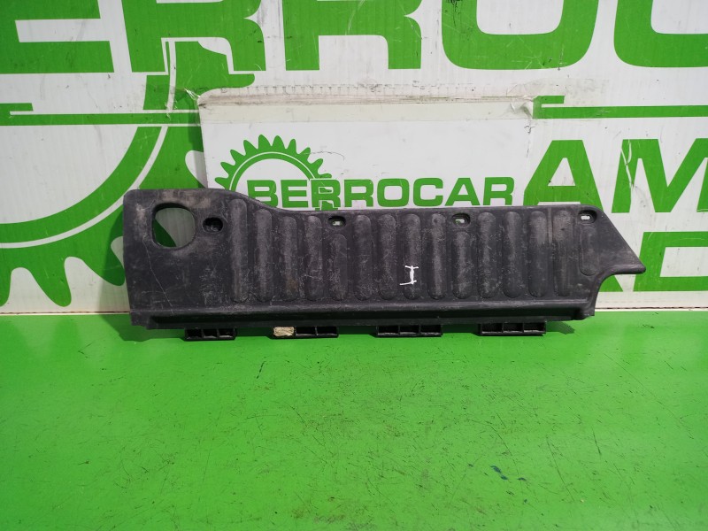 Recambio de moldura para renault kangoo profesional referencia OEM IAM 8200431118  