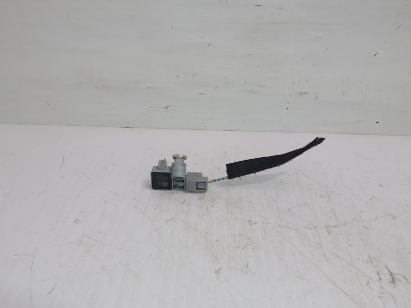 Recambio de sensor para renault scenic iii bose edition referencia OEM IAM 988300005R  