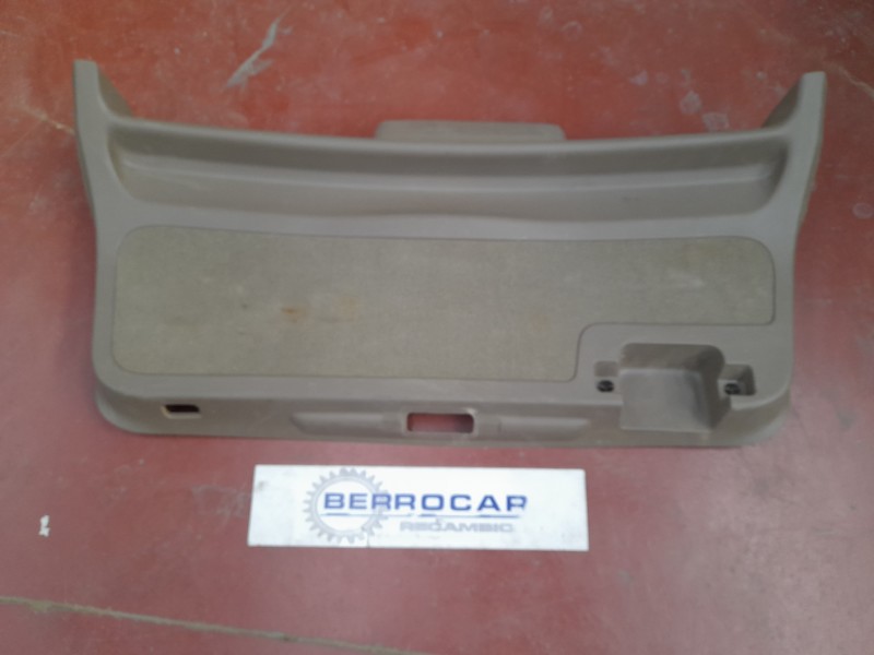 Recambio de guarnecido porton trasero para land rover range rover sport referencia OEM IAM ESB500010XXX  
