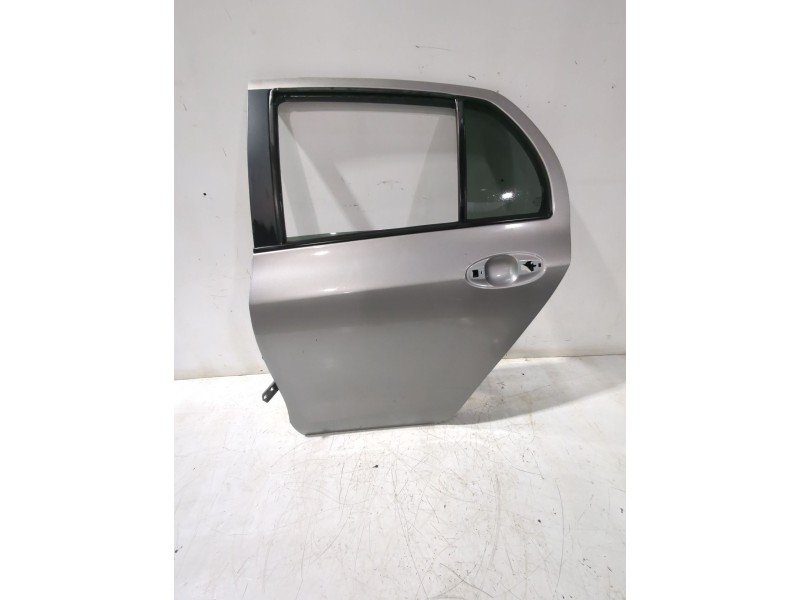 Recambio de puerta trasera izquierda para toyota yaris (_p9_) 1.33 vvt-i (nsp90_) referencia OEM IAM 670040D110  