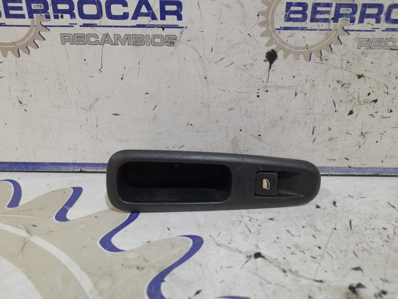 Recambio de mando elevalunas trasero izquierdo para peugeot 5008 2.0 blue-hdi fap referencia OEM IAM 96652794ZD  